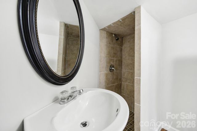1200 Vickie Lane, Matthews, NC 28104