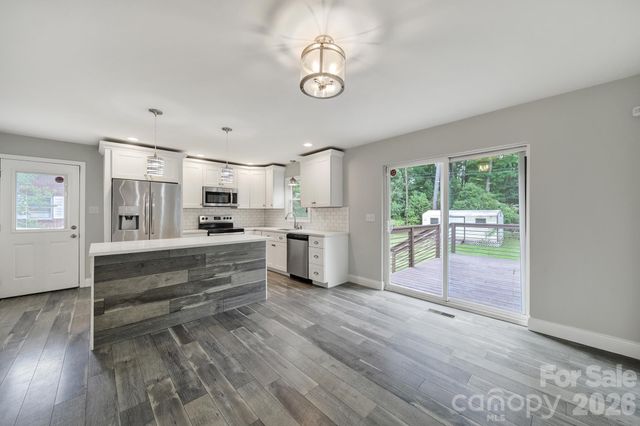 1200 Vickie Lane, Matthews, NC 28104