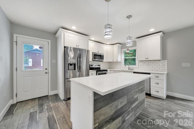 1200 Vickie Lane, Matthews, NC 28104