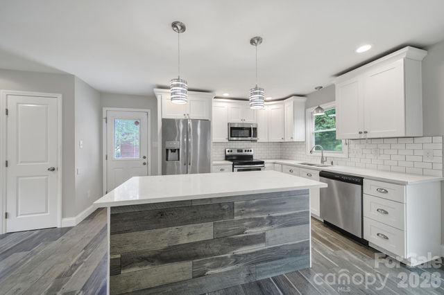 1200 Vickie Lane, Matthews, NC 28104