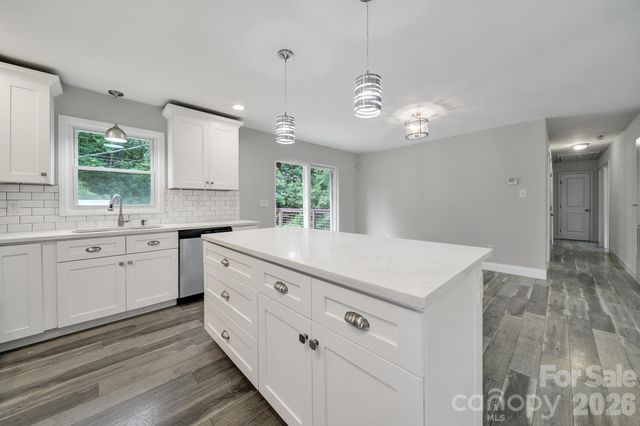 1200 Vickie Lane, Matthews, NC 28104