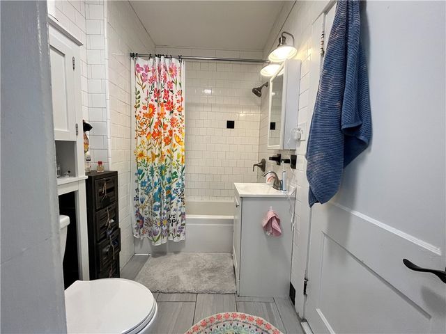 16 Vaughan Avenue 1, Newport, RI 02840