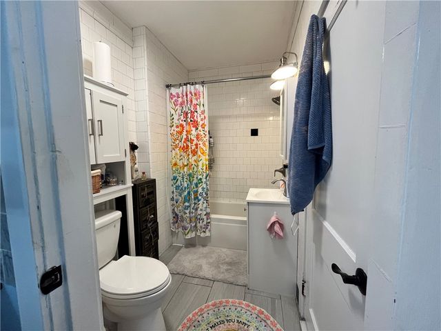 16 Vaughan Avenue 1, Newport, RI 02840