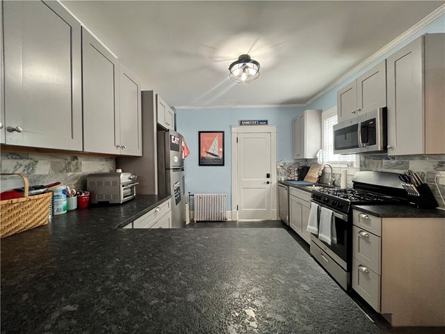 16 Vaughan Avenue 1, Newport, RI 02840