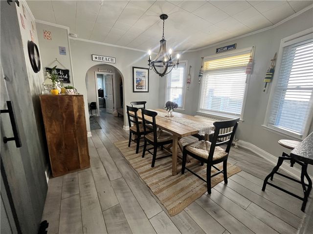 16 Vaughan Avenue 1, Newport, RI 02840