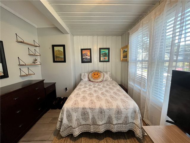 16 Vaughan Avenue 1, Newport, RI 02840