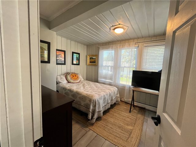 16 Vaughan Avenue 1, Newport, RI 02840