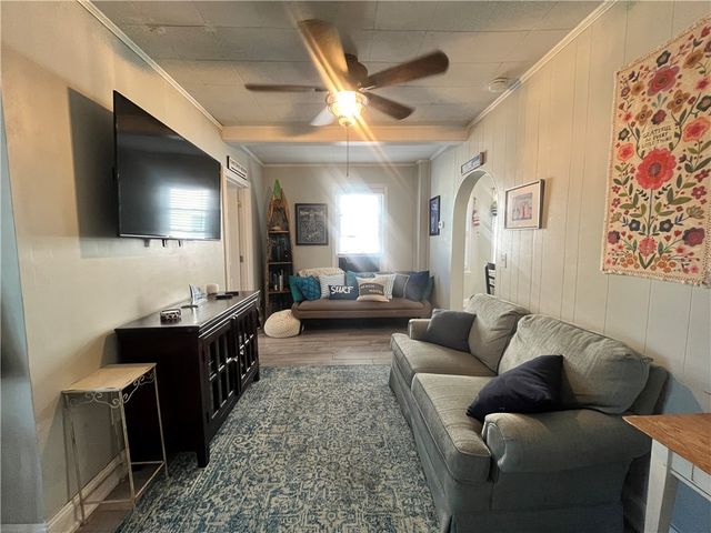 16 Vaughan Avenue 1, Newport, RI 02840