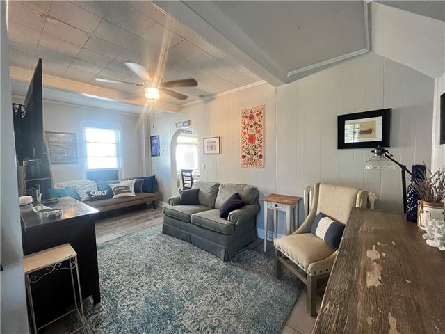 16 Vaughan Avenue 1, Newport, RI 02840