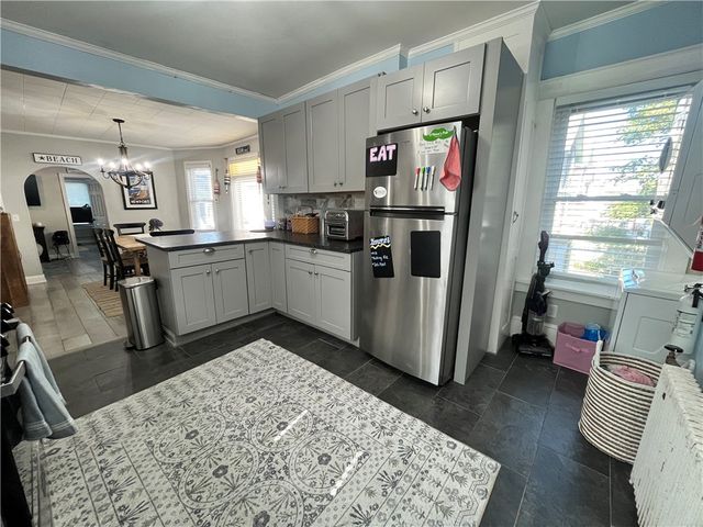 16 Vaughan Avenue 1, Newport, RI 02840