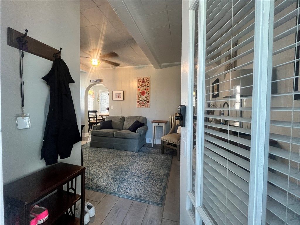 16 Vaughan Avenue 1, Newport, RI 02840