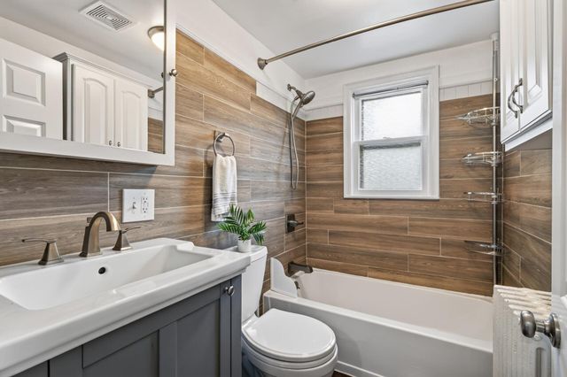 115 S Cedar Street, Chaska, MN 55318