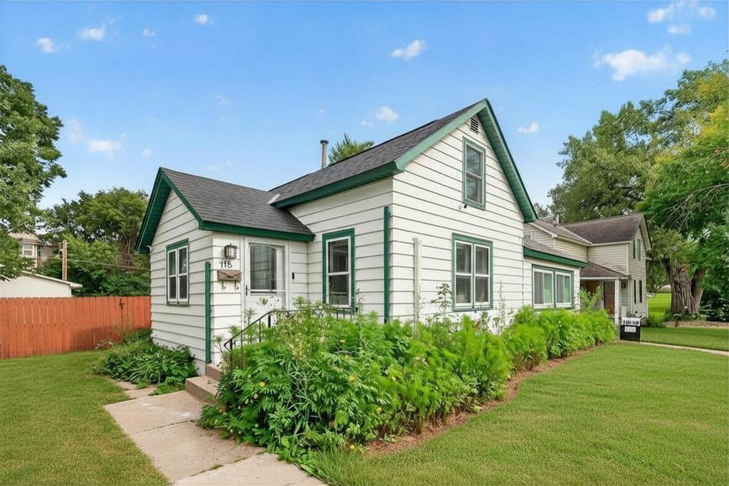 115 S Cedar Street, Chaska, MN 55318 — photo 2