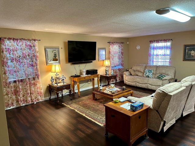 13321 E State Highway 52, Hartford, AL 36344