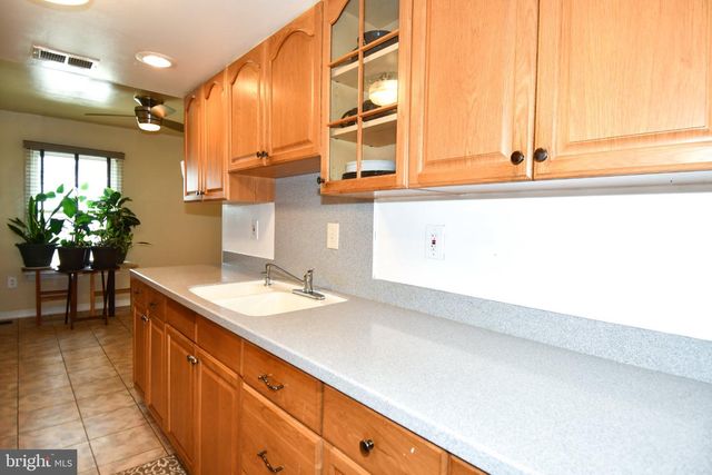 8960 CONTINENTAL PL, Landover, MD 20785