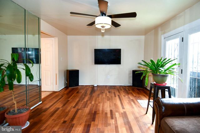 8960 CONTINENTAL PL, Landover, MD 20785