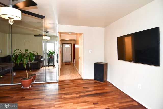 8960 CONTINENTAL PL, Landover, MD 20785