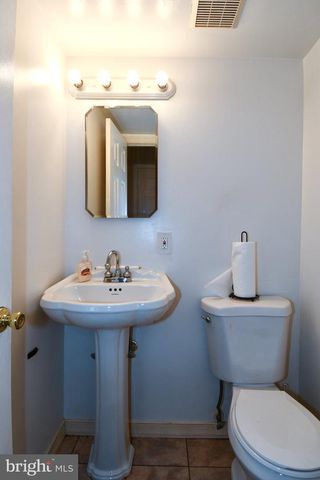 8960 CONTINENTAL PL, Landover, MD 20785