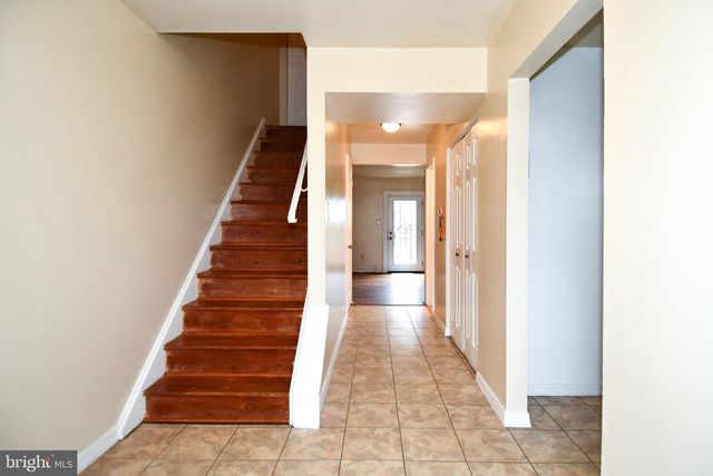 8960 CONTINENTAL PL, Landover, MD 20785