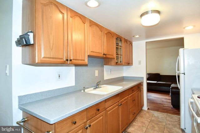 8960 CONTINENTAL PL, Landover, MD 20785