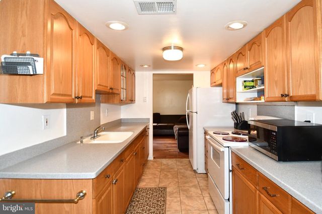 8960 CONTINENTAL PL, Landover, MD 20785