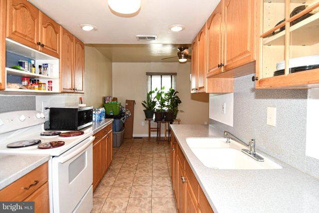 8960 CONTINENTAL PL, Landover, MD 20785