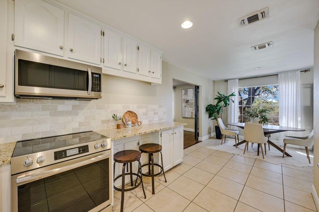 200 W Meadow LN, Wimberley, TX 78676