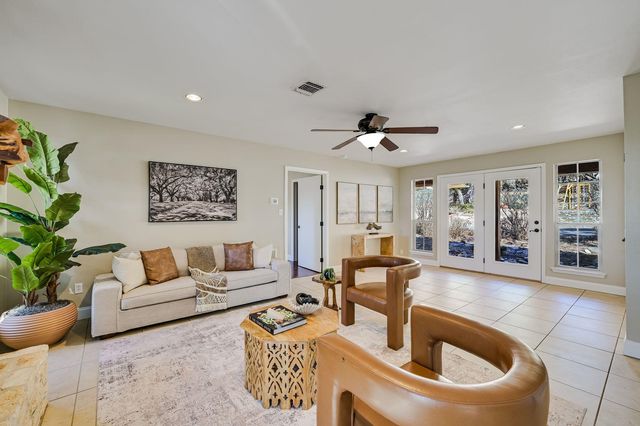 200 W Meadow LN, Wimberley, TX 78676