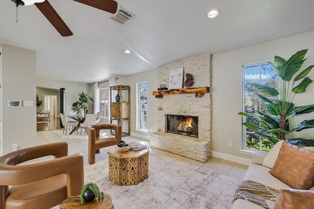 200 W Meadow LN, Wimberley, TX 78676