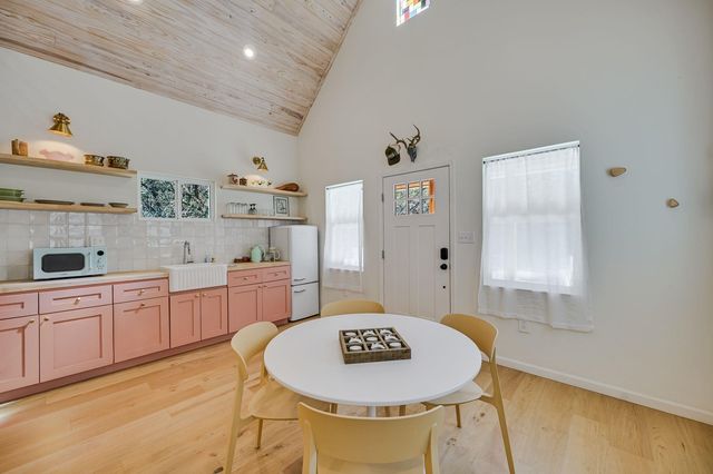 200 W Meadow LN, Wimberley, TX 78676