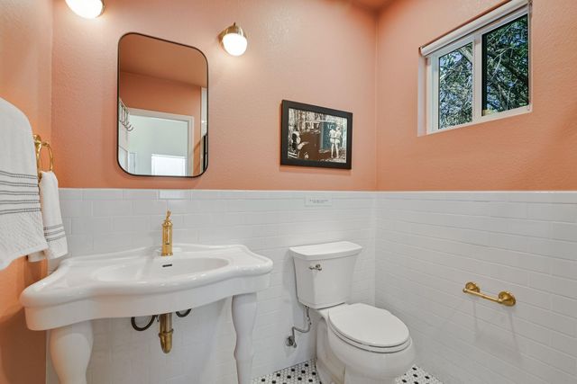 200 W Meadow LN, Wimberley, TX 78676