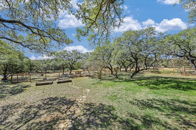 200 W Meadow LN, Wimberley, TX 78676