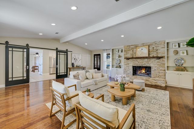 200 W Meadow LN, Wimberley, TX 78676