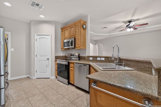 15614 DELL LN, Selma, TX 78154