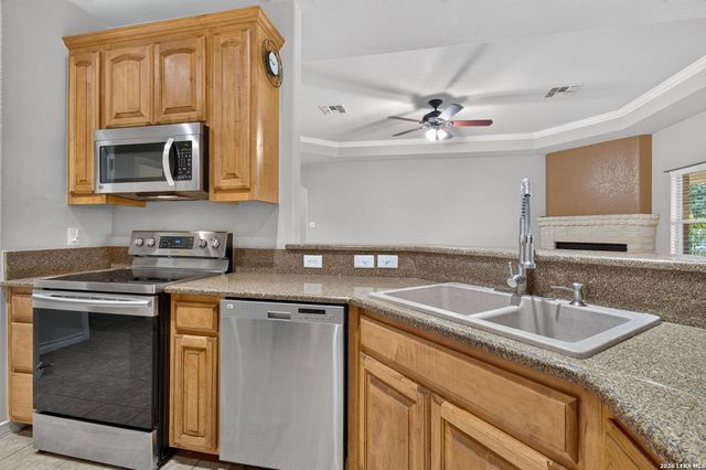 15614 DELL LN, Selma, TX 78154