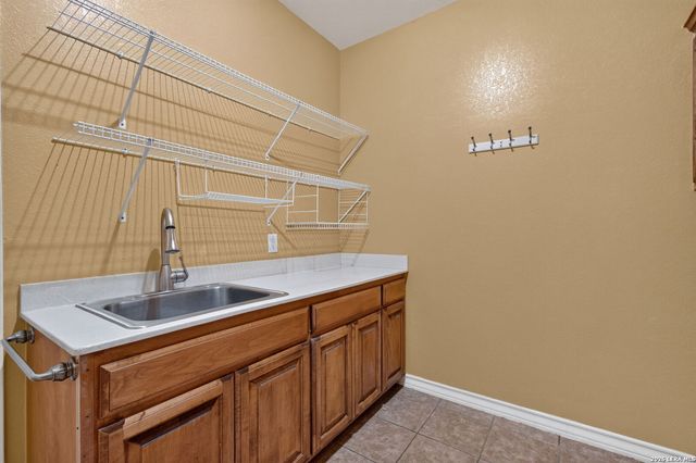 15614 DELL LN, Selma, TX 78154