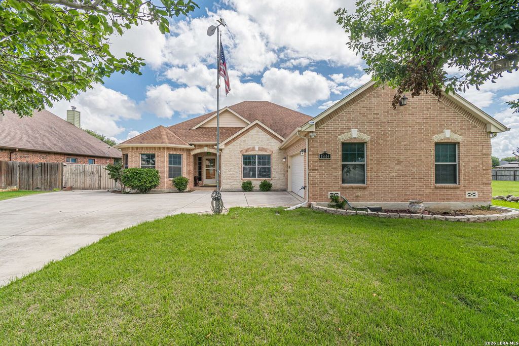15614 DELL LN, Selma, TX 78154
