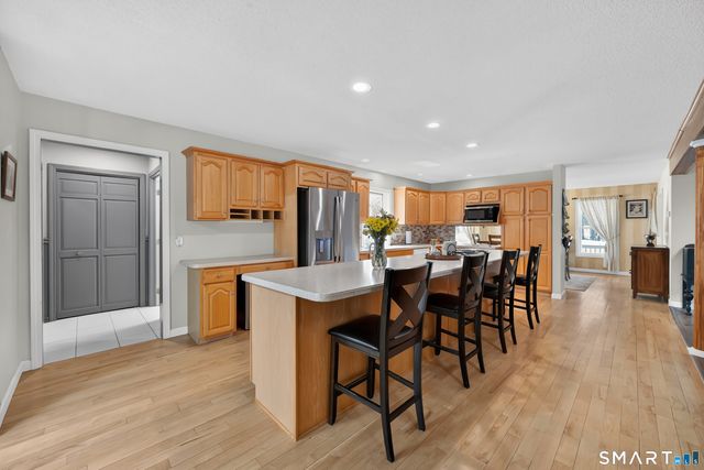 16 Higgins Way, Tolland, CT 06084