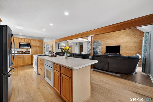 16 Higgins Way, Tolland, CT 06084