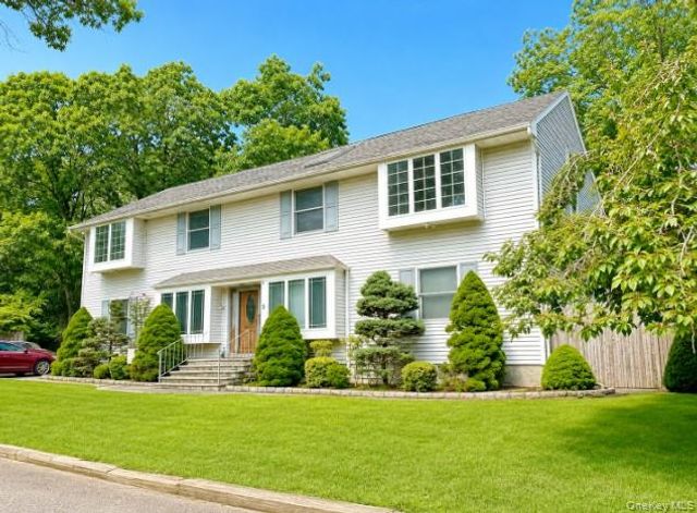 5 Forest Lane, Coram, NY 11727