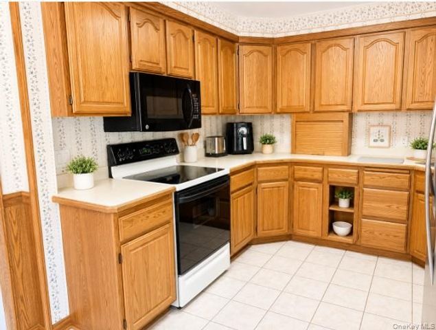 5 Forest Lane, Coram, NY 11727