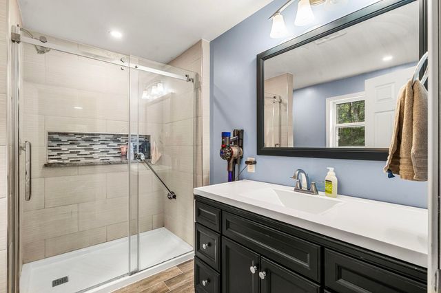 9 Dee Dee Drive, Sandown, NH 03873