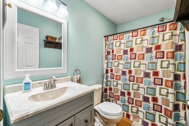 9 Dee Dee Drive, Sandown, NH 03873