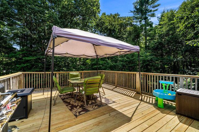 9 Dee Dee Drive, Sandown, NH 03873