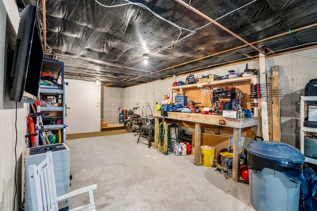 9 Dee Dee Drive, Sandown, NH 03873