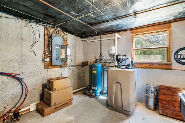 9 Dee Dee Drive, Sandown, NH 03873