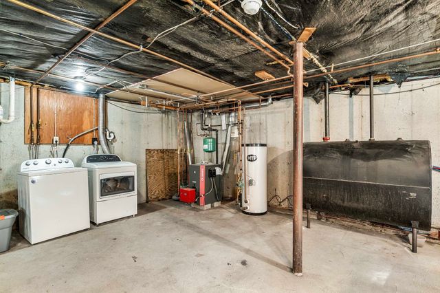9 Dee Dee Drive, Sandown, NH 03873