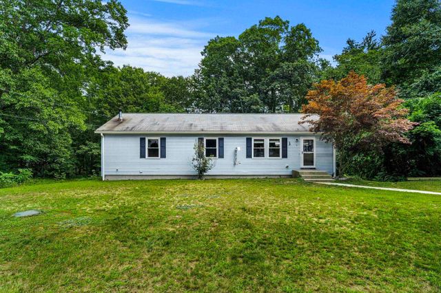 9 Dee Dee Drive, Sandown, NH 03873