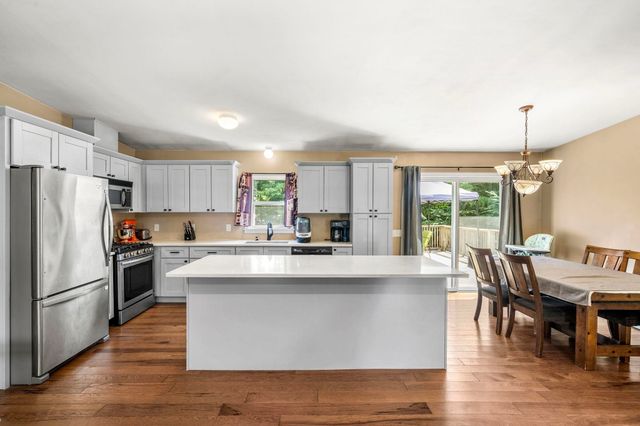 9 Dee Dee Drive, Sandown, NH 03873