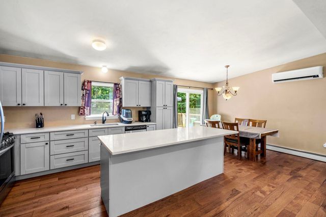 9 Dee Dee Drive, Sandown, NH 03873
